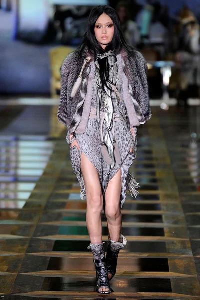 Look 16